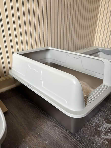 Photo of Cat litter and litter box (Fishponds BS16) #1