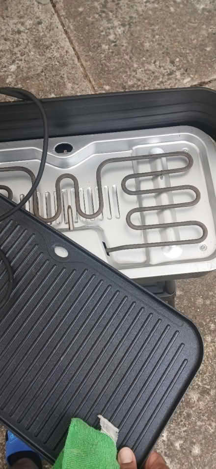 Photo of free Electric grill (Ilford IG1) #2