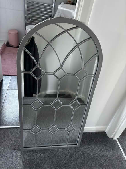 Photo of free Grey mirror (Lindsayfield G75) #1