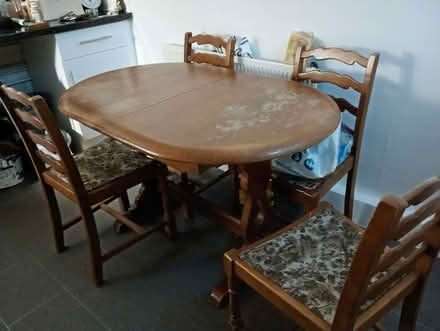Photo of free Extendable Table and chairs (Sydenham SE26) #1