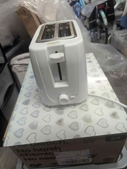 Photo of free Kettle, toaster, glass plate (Moulsecoomb BN2) #2