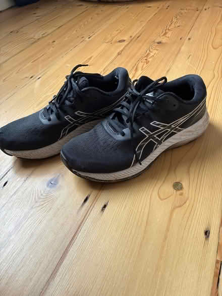 Photo of free Women’s asics trainers size 6 (Golden Triangle NR2) #2