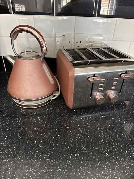 Photo of free Pink kettle & toaster (Blackbird Leys OX4) #1