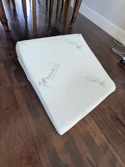 Photo of free Wedge pillow (94040) #1