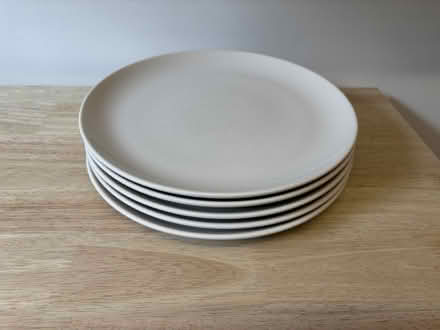 Photo of free Dinner Plates - white (Tring HP23) #1