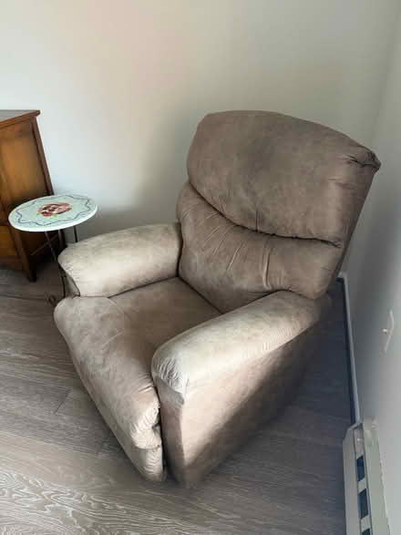 Photo of free Recliner (Leisure World 20906) #1