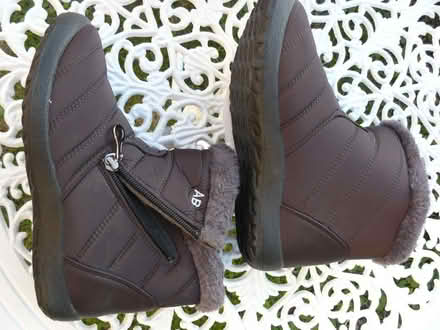 Photo of free Ladies brown calf-length zip-up boots Faux-fur lined Size 5 (Kempsey WR5) #3