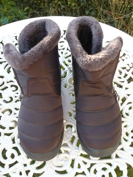 Photo of free Ladies brown calf-length zip-up boots Faux-fur lined Size 5 (Kempsey WR5) #1