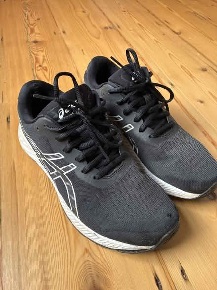 Photo of free Women’s asics trainers size 6 (Golden Triangle NR2) #1