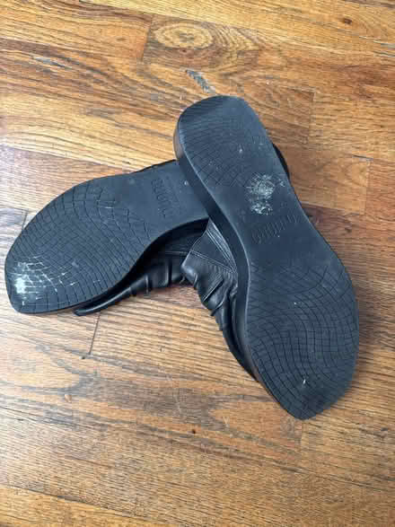 Photo of free Size 7.5 black sandals (Clason Point Bronx NY) #2