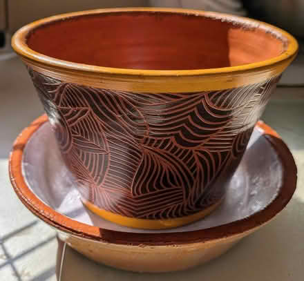 Photo of free small terra cotta pot (Anna st in Teaneck) #2