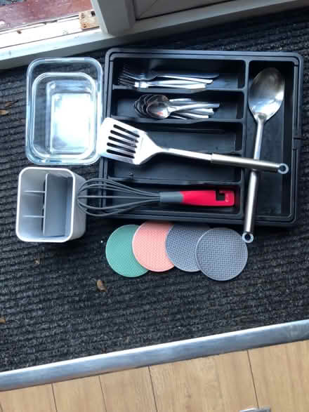 Photo of free Expanding Tray with utensils (High Wycombe, HP13) #2