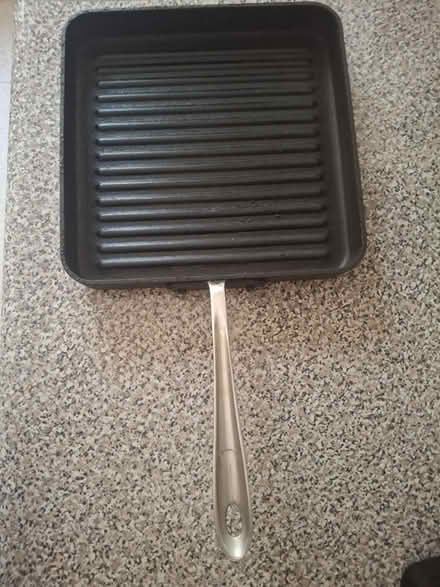 Photo of free Grilling pan (Ditmars Park Brooklyn) #1