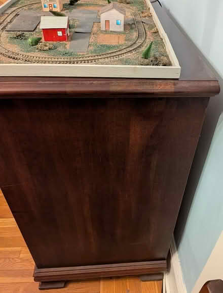 Photo of free chest of drawers (Anna st in Teaneck) #2