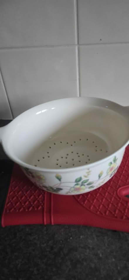 Photo of free Melamine colander (Harrogate HG1) #3