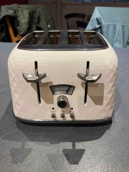 Photo of free Delonghi 4 slice toaster (Wateringbury ME18) #1