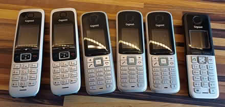Photo of free 6 Dect handsets and 5 charging cradles (with issues/broken) (Rushmere IP4) #1