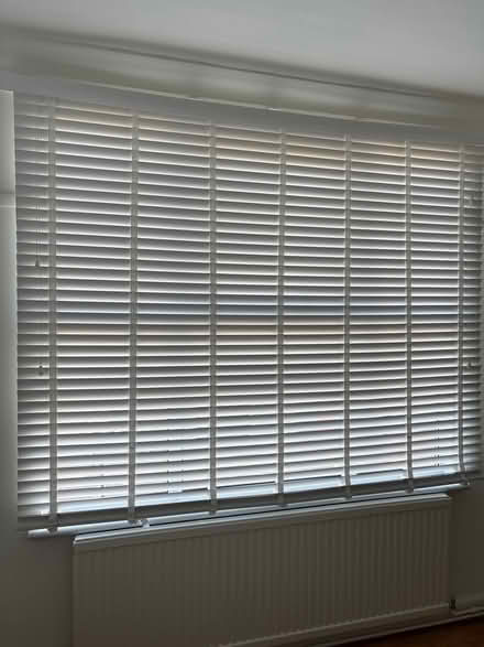 Photo of free 2 sets of white blinds (Lee SE12) #1