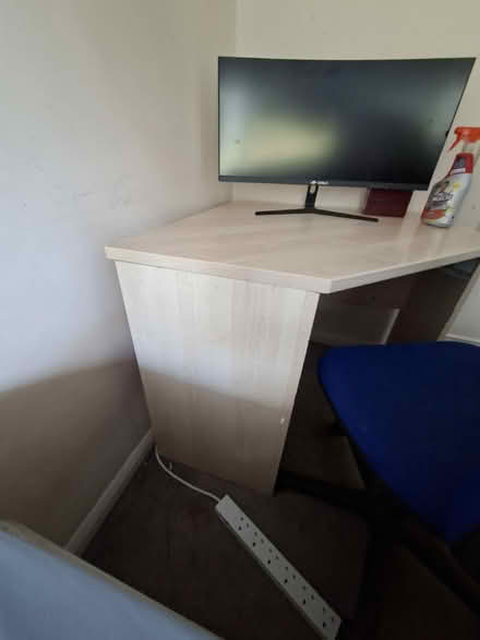 Photo of free Corner desk, Old Woking (Woking, GU22) #2