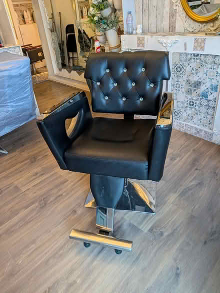 Photo of free Hairdressing chair (Bow - Roman Road) #1
