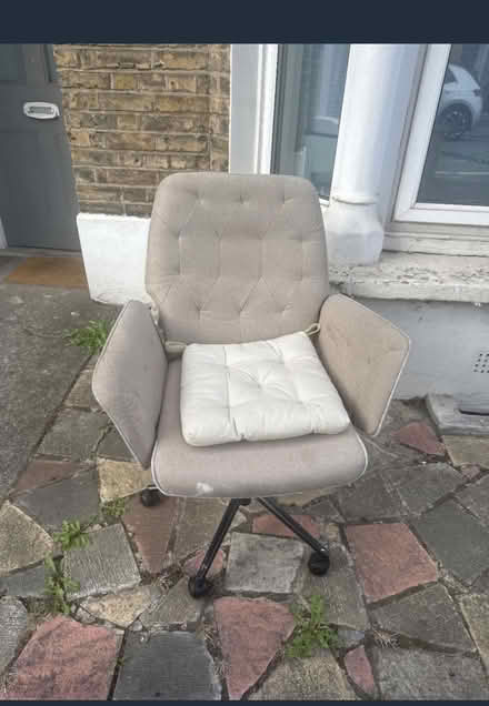 Photo of free office chair (Greenwich SE10) #1