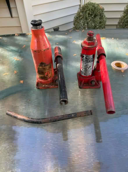 Photo of free Hydraulic Bottle Jacks (Tonawanda) #1