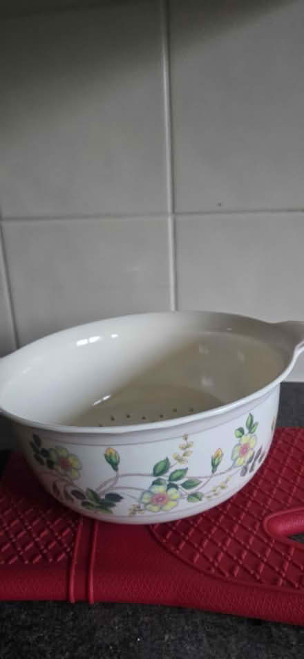 Photo of free Melamine colander (Harrogate HG1) #2