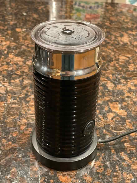 Photo of free Nespresso Aerocino 3 in black. (Hart GU51) #1