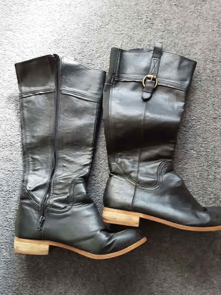 Photo of free Ladies knee length boots Size 40 uk 7 (Little Hermitage ME2) #1
