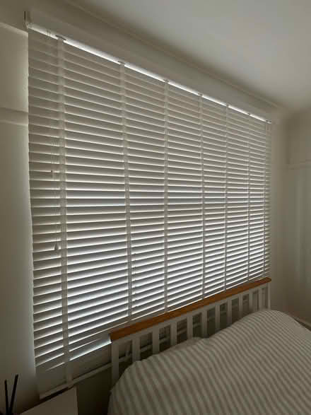 Photo of free 2 sets of white blinds (Lee SE12) #2