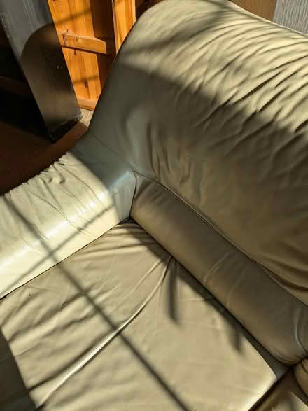 Photo of free 3 seater leather sofa (Guildford GU2) #4