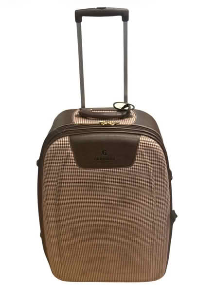 Photo of free Gabbiano 4 Wheel Spinner Suitcase (Brooklyn Storage) #1