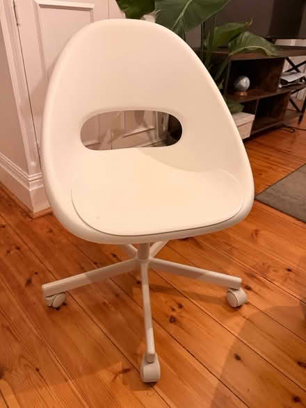 Photo of free Office chair White (ccss sw4) #1