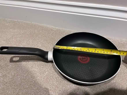 Photo of free Tefal non stick pan 23 cm diameter (Harwood road SW6) #1