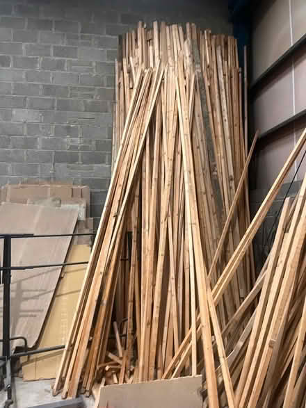 Photo of free long 2 x 2 battons large quantity (Straiton EH20) #2