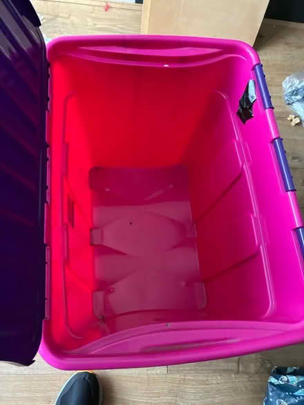 Photo of free large plastic storage box (botley road OX2) #1