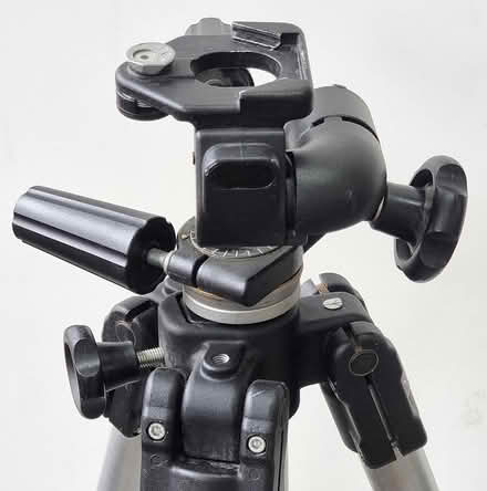 Photo of free View camera tripod (Near Orange Julip, Montreal) #4