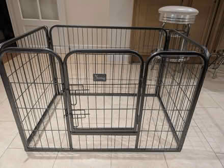 Photo of free Dog Play Pen (Park Street AL2) #1