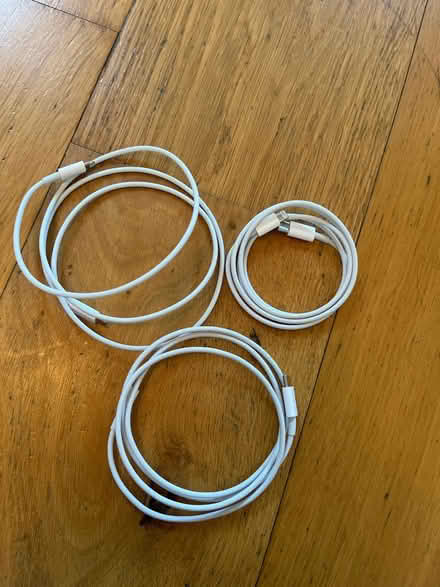 Photo of free USB-C to apple chargers (OX14) #1