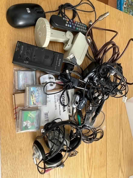 Photo of free Mixed lot electrical/computer bits (Loughton MK5) #1