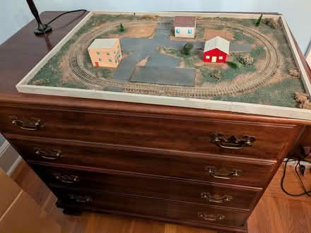 Photo of free chest of drawers (Anna st in Teaneck) #1