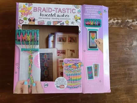 Photo of free Friendship bracelet craft set (EH3 Canonmills) #2