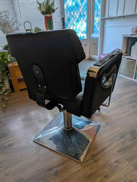 Photo of free Hairdressing chair (Bow - Roman Road) #2