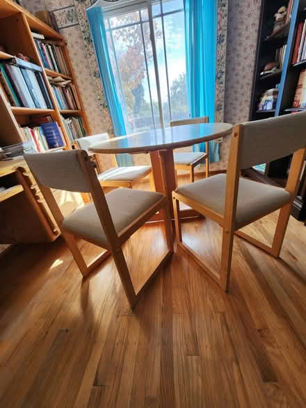 Photo of free Round table and 4 chairs (DeAnza/Stevens Creek) #1