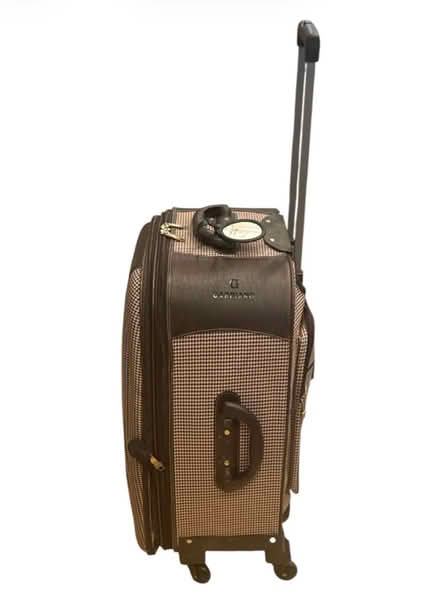 Photo of free Gabbiano 4 Wheel Spinner Suitcase (Brooklyn Storage) #2