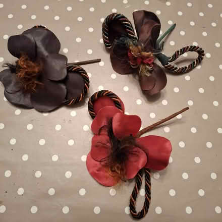 Photo of free 18 autumn faux flower sprays (CB4 3) #1