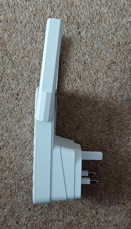 Photo of free Tenda wifi extender (Rushmere IP4) #3