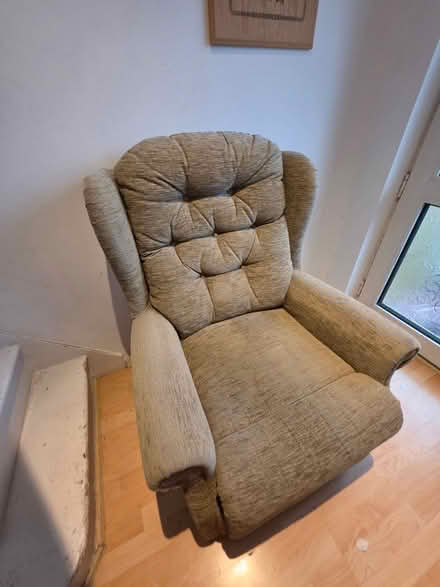 Photo of free Single sofa (Old Malden KT3) #2
