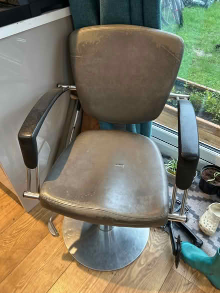 Photo of free Barbers chair (OX1 henwood) #1