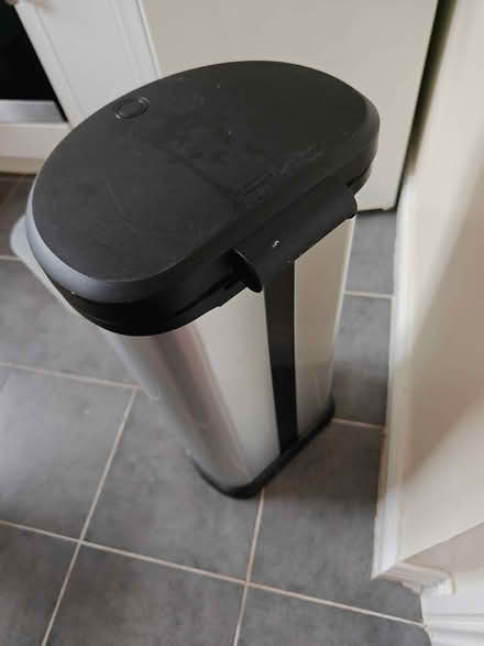 Photo of free Bin with lid (Surrey Quays SE8) #4